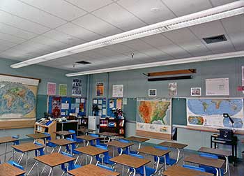 Fluorescent light fixtures in classroom