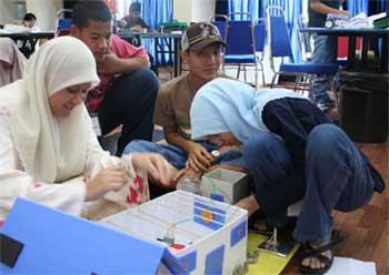 Students at Malaysia workshop building prototype